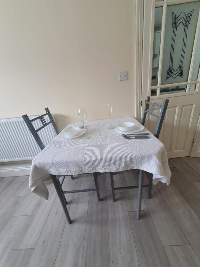 Apartmán Chantilly Ickenham Exteriér fotografie